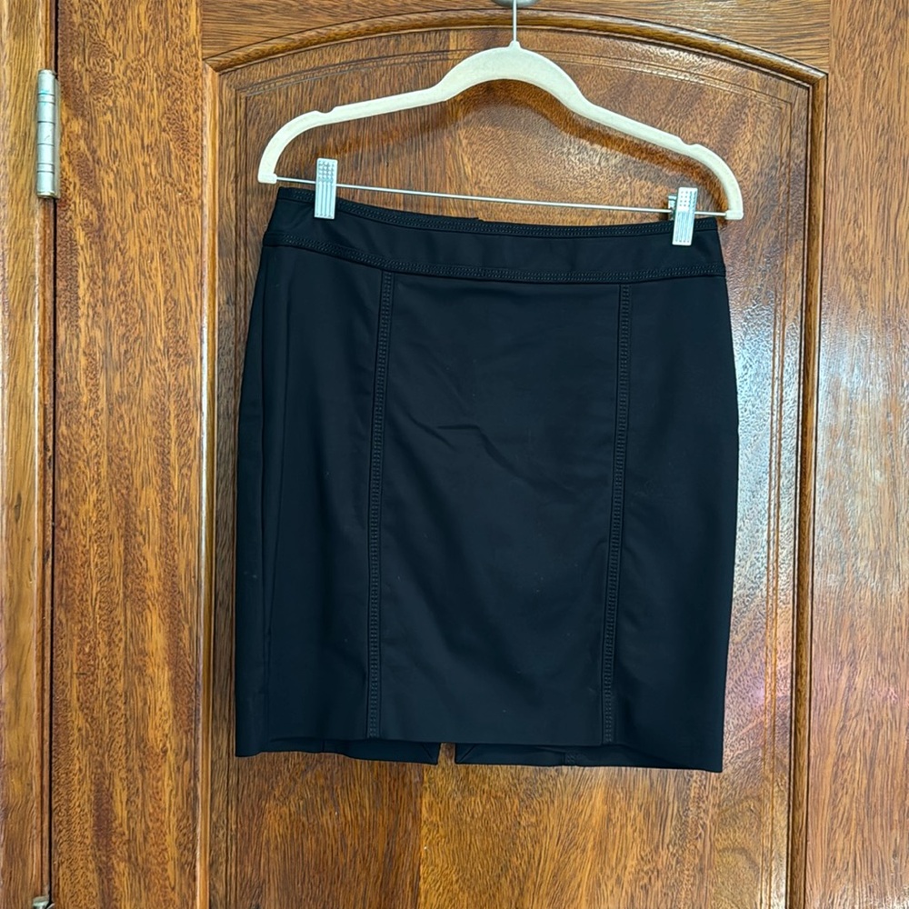 White House Black Market size 4 black cotton fully lined miniskirt